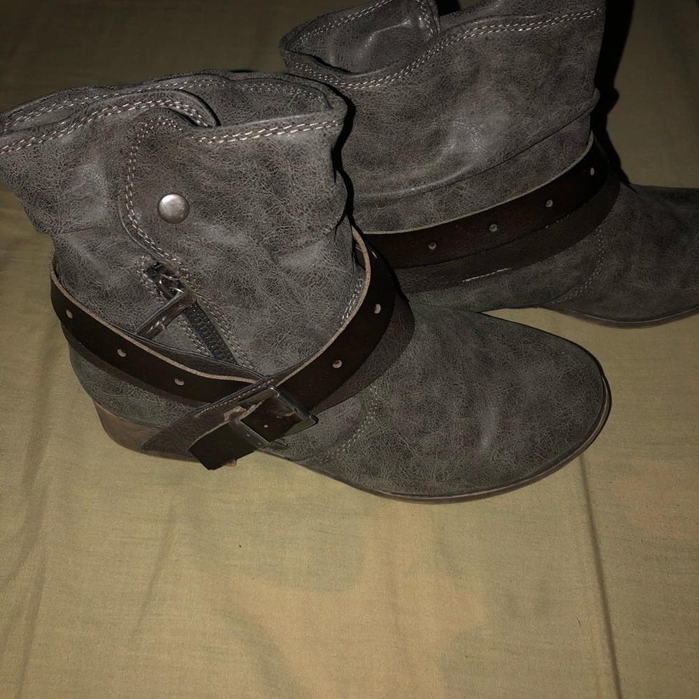 Maurices Becky Side Zip Ankle Boot